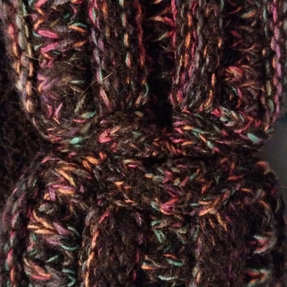 C.C. Exclusives, Women's wrap around earmuffs/head warmer with button - Picture 4 of 9